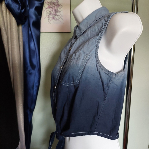 💜 Wallflower Blue Chambray Ombre Dye Sleeveless Button Down Tie Top, Size M - Picture 4 of 7